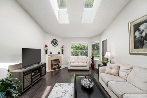 21 6537 138 Street, Surrey, BC V3W0C3 Photo 3