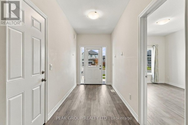 21 Barker Parkway, Thorold, ON L2V0B7 Photo 2