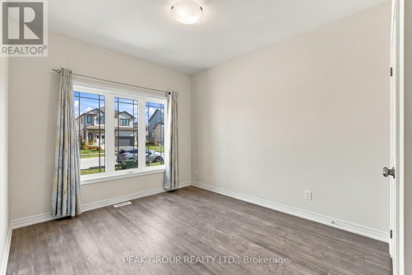 21 Barker Parkway, Thorold, ON L2V0B7 Photo 3