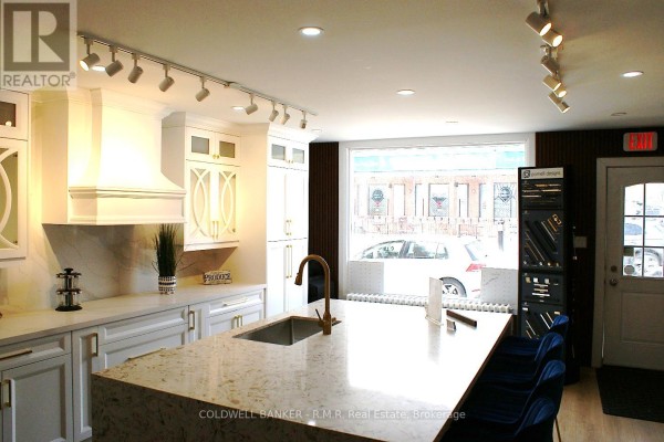 21 Bond Street E, Oshawa, ON, photo 2