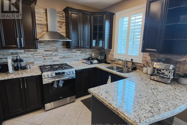 Dining room - 21 Bowkett Drive, Richmond Hill, ON L4E0J7 Photo 2