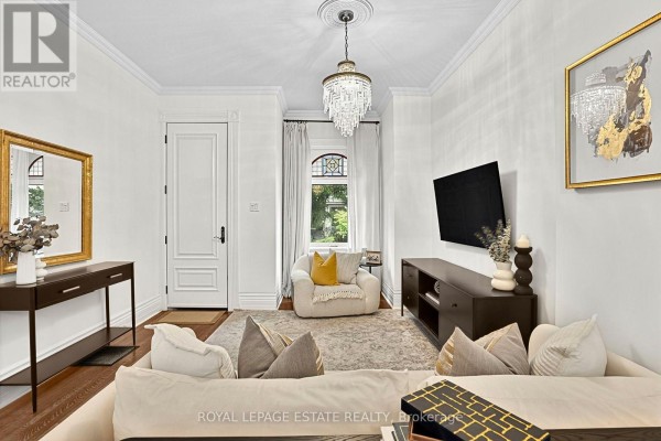 Primary Bedroom - 21 Brighton Avenue, Toronto, ON M4M1P3 Photo 5