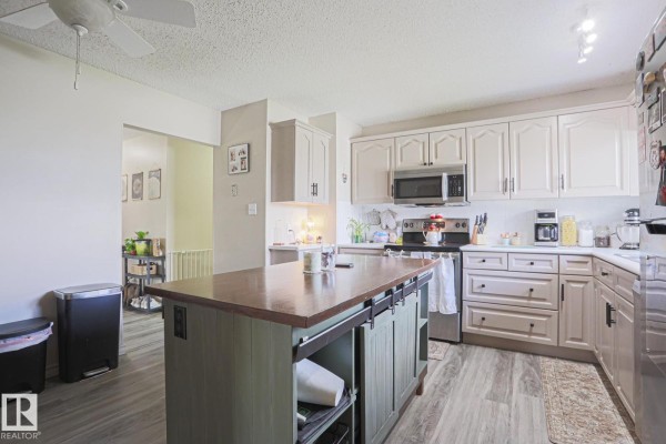 Primary Bedroom - 21 Burlington Av, Spruce Grove, AB T7X1E5 Photo 4