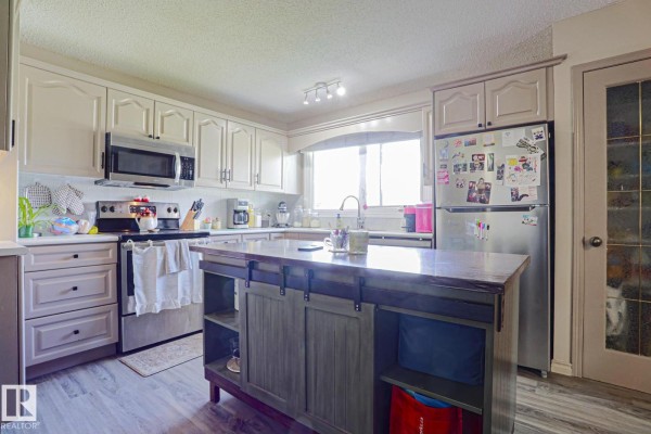 Bedroom 2 - 21 Burlington Av, Spruce Grove, AB T7X1E5 Photo 5