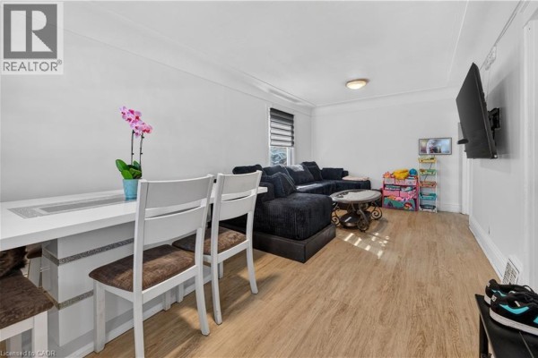 Mud room - 21 Cameron Avenue N, Hamilton, ON L8H4Y9 Photo 4