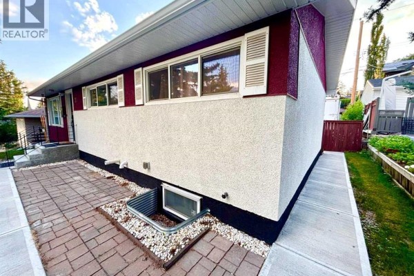 2pc Bathroom - 21 Cawder Drive Nw, Calgary, AB T2L0L8 Photo 4