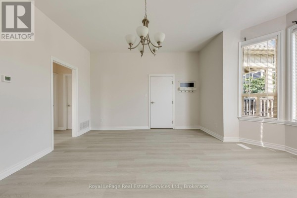 21 Centre Street S, Brampton, ON L6W2X7 Photo 5