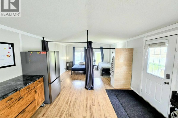 Primary Bedroom - 21 Champlain Place, Elkford, BC V0B1H0 Photo 3