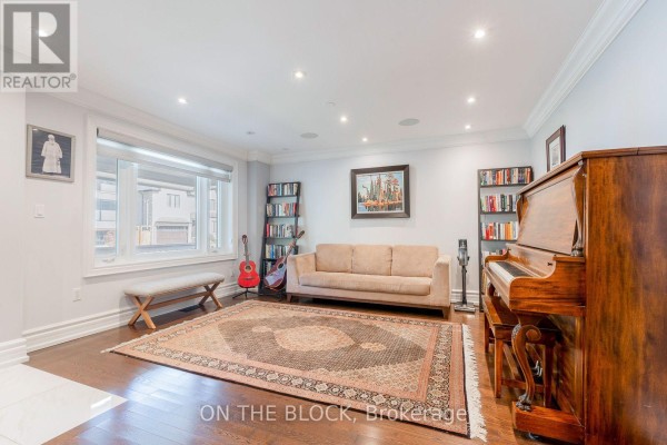 21 Craigmore Crescent, Toronto, ON M2N2Y2 Photo 3