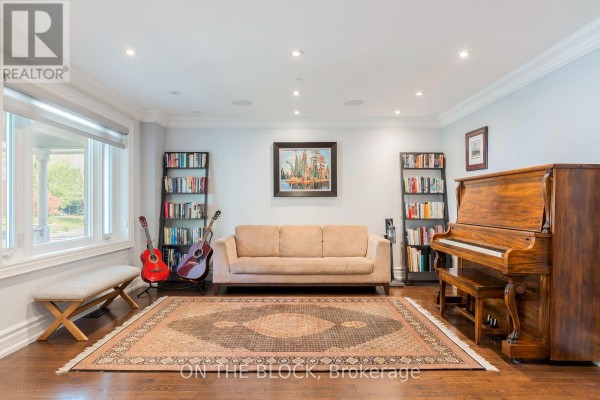 21 Craigmore Crescent, Toronto, ON M2N2Y2 Photo 4