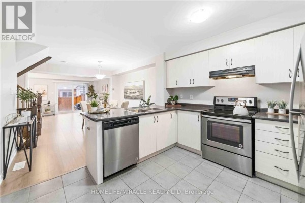 21 Donlamont Circle, Brampton, ON, photo 3