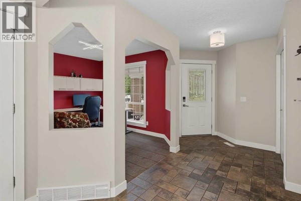 Kitchen - 21 Edgebrook Park Nw, Calgary, AB T3A5V1 Photo 2