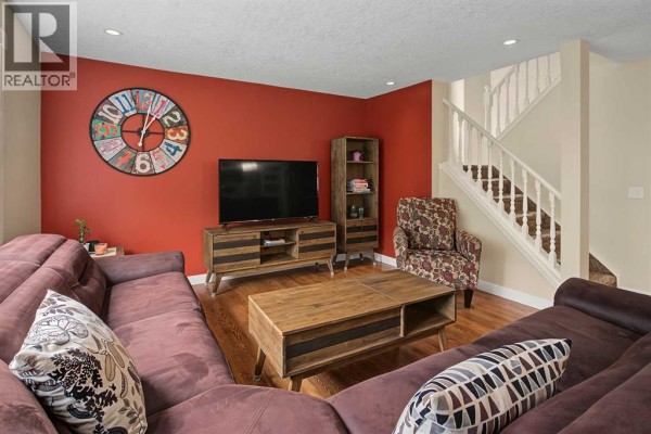 Foyer - 21 Edgebrook Park Nw, Calgary, AB T3A5V1 Photo 5