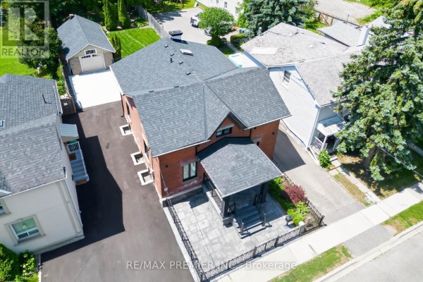 21 Elizabeth Street N, Brampton, ON, photo 2