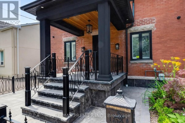 21 Elizabeth Street N, Brampton, ON, photo 3
