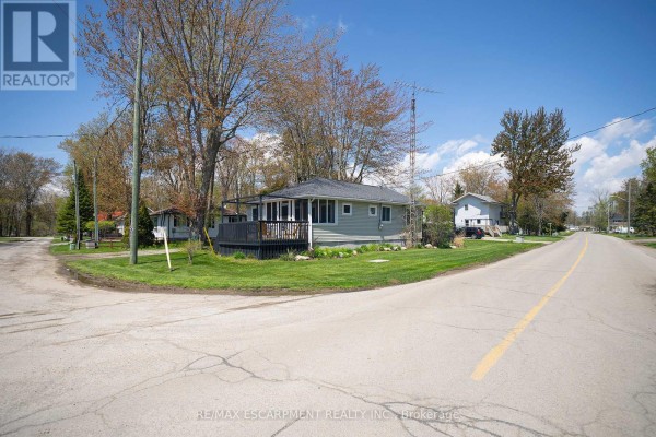 Family room - 21 Ferris Street, Norfolk, ON N0E1W0 Photo 3