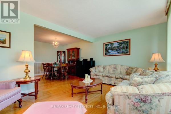 Bedroom 2 - 21 Finchgate Boulevard, Brampton, ON L6T3H7 Photo 4