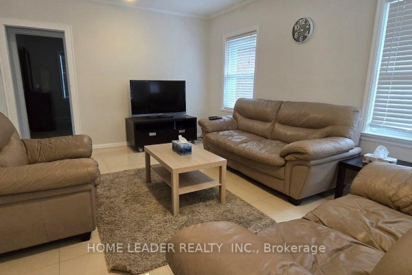 Family room - 21 Franklin Avenue, Toronto, ON M2N1B7 Photo 3