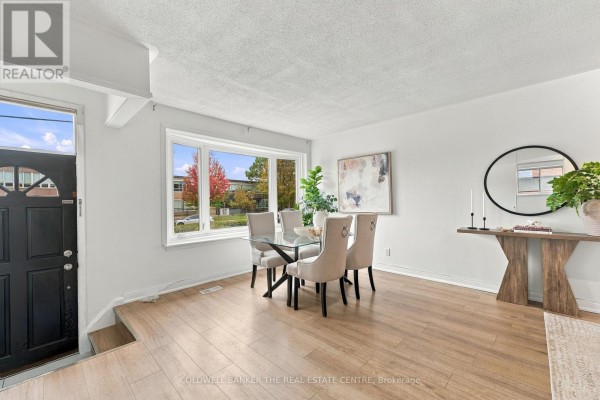 Living room - 21 Glass Drive, Aurora, ON L4G2E5 Photo 3
