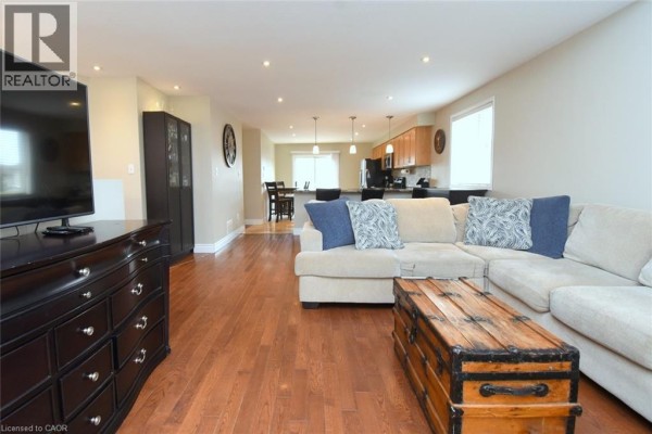 Recreation room - 21 Glengary Crescent, Caledonia, ON N3W2L7 Photo 5