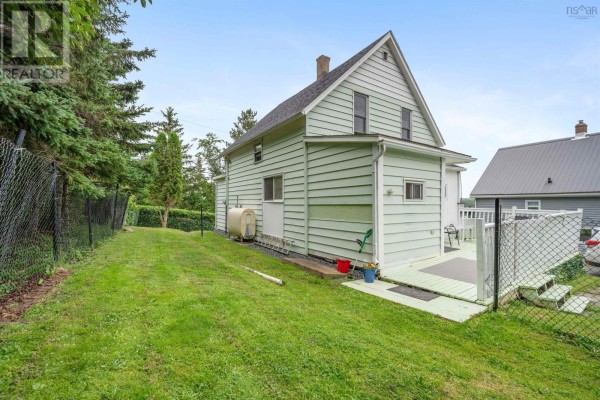 Foyer - 21 Hampson Street, Trenton, NS B0K1X0 Photo 4