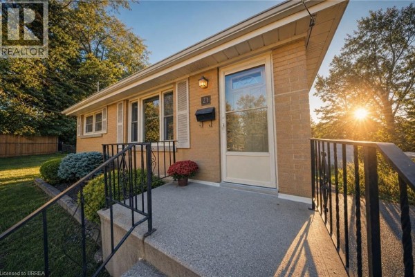 4pc Bathroom - 21 Hillcrest Avenue, Brantford, ON N3T2C8 Photo 5
