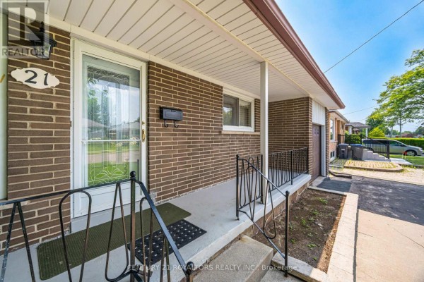 Kitchen - 21 Jersey Avenue, Brampton, ON L6W1L5 Photo 5