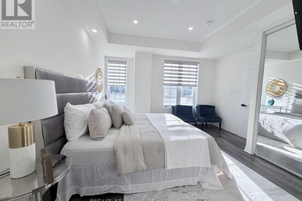 21 Main - 1222 Rose Way, Milton, ON, photo 2