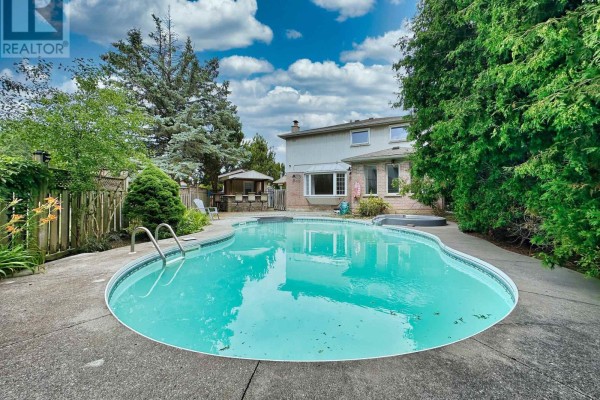 21 Mayvern Crescent, Richmond Hill, ON L4C5J5 Photo 5