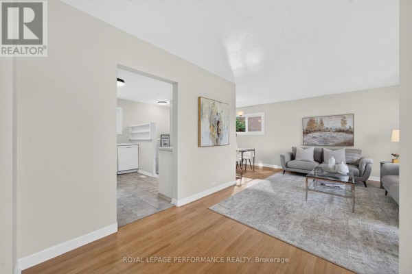 Primary Bedroom - 21 Millbrook Crescent, Ottawa, ON K2E5B6 Photo 5
