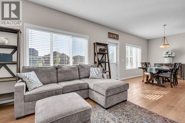 Living room - 21 Mount Rae Heights, Okotoks, AB T1S0M6 Photo 4
