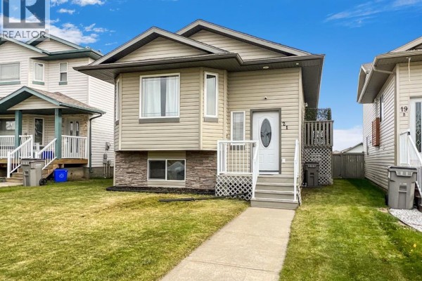 Residential for sale at 21 Pinnacle Crossing, Grande Prairie, AB - MLS® vvEv91