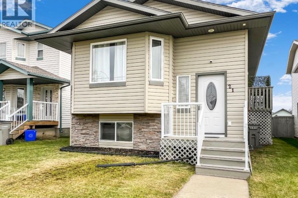 21 Pinnacle Crossing, Grande Prairie, AB, photo 2
