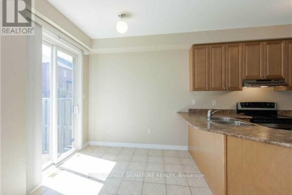 21 Pitney Avenue, Richmond Hill, ON L4E4Y6 Photo 2