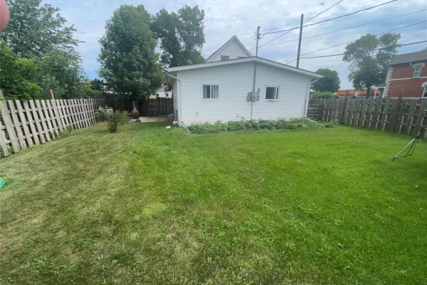21 Simcoe Street, Carberry, MB R0K0H0 Photo 3