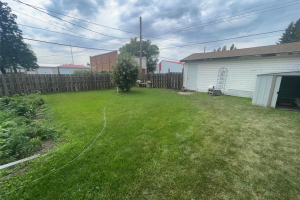 21 Simcoe Street, Carberry, MB R0K0H0 Photo 4