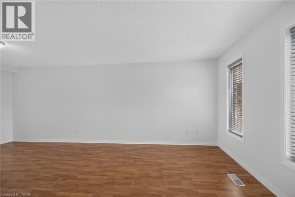 Kitchen - 21 Springgarden Crescent, Hamilton, ON L8J2S5 Photo 5