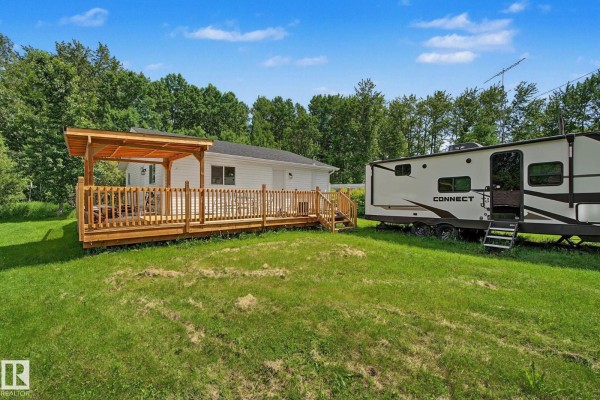 21 Spruce Cr, Rural Lac Ste  Anne County, AB T0E0A0 Photo 3