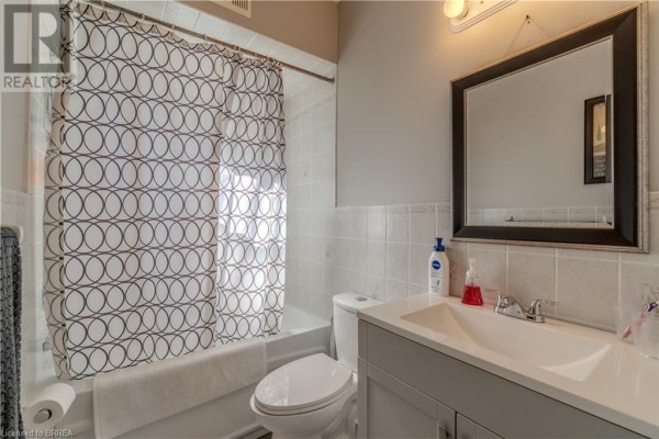 21 Wade Avenue, Brantford, ON, photo 2
