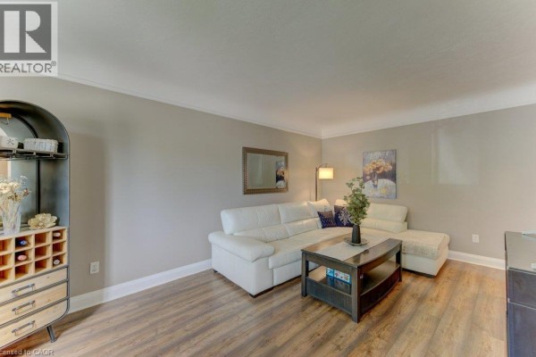 Living room - 21 Waverly Road, Kitchener, ON N2G2E1 Photo 4