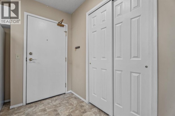 Dining room - 210, 102 Centre Court, Okotoks, AB T1S1Z7 Photo 2