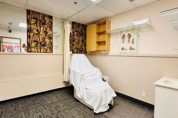 210,212,216, 328 Centre Street Se, Calgary, AB T2P0S4 Photo 3