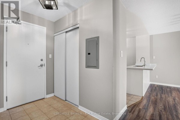 210 - 106 Aspen Springs Drive, Clarington, ON L1C5N7 Photo 5