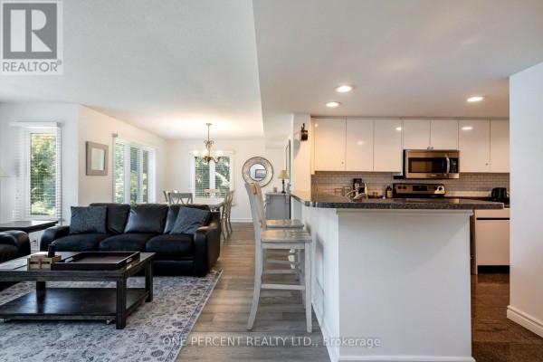 210 - 110 Fairway Court, Blue Mountains, ON L9Y0P8 Photo 4
