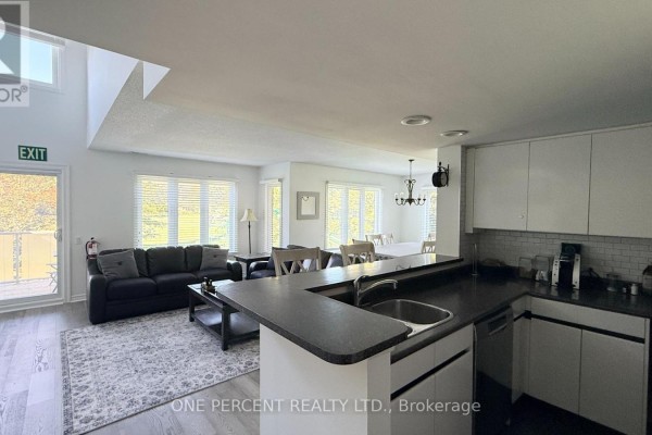 210 - 110 Fairway Crescent, Blue Mountains, ON L9Y0P8 Photo 3