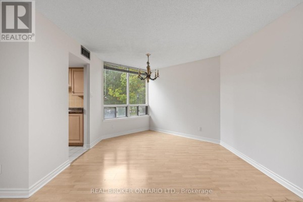 Dining room - 210 - 1101 Steeles Avenue W, Toronto, ON M2R3W5 Photo 4