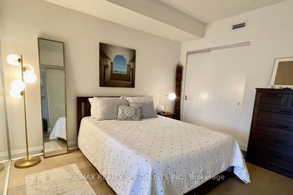 Primary Bedroom - 210 - 243 Perth Avenue, Toronto, ON M6P3X9 Photo 3