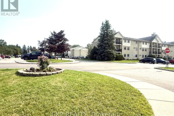 Living room - 210 - 739 Deveron Crescent, London South, ON N5Z4Y1 Photo 2