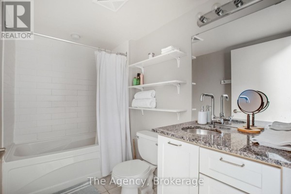 Primary Bedroom - 210 - 76 Shuter Street, Toronto, ON M5B1B4 Photo 4