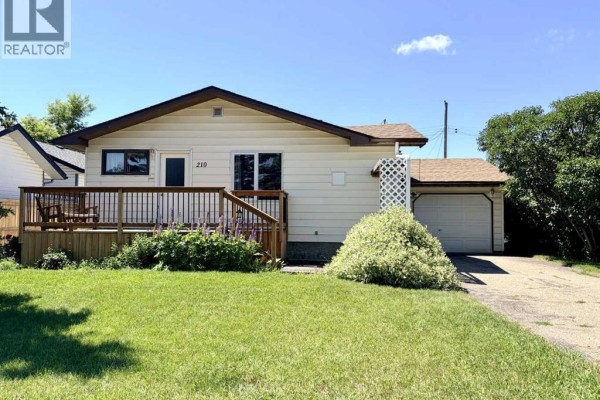 Living room - 210 1 Street  Se, Linden, AB T0M1J0 Photo 2